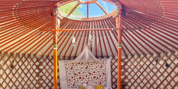 Štýlová jurta neďaleko Blaníka s možnosťou raňajok pre dvoch aj rodinu