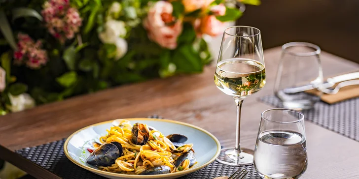 Legendárny Grand Hotel International v Prahe: pobyt s raňajkami aj michelinskou večerou, skvelá dostupnosť do centra