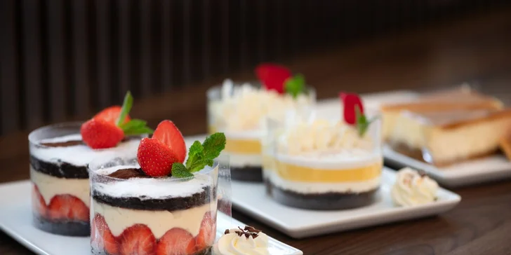 Nedeľný brunch pre dieťa či dospelého: šalátový bar, teplé pokrmy, polievky, dezert aj nápoje