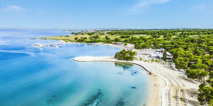 Resort v chorvátskom Zatone: mobilhome až pre 7 osôb, 400 m na pláž, bazény a zábava, možnosť polpenzie