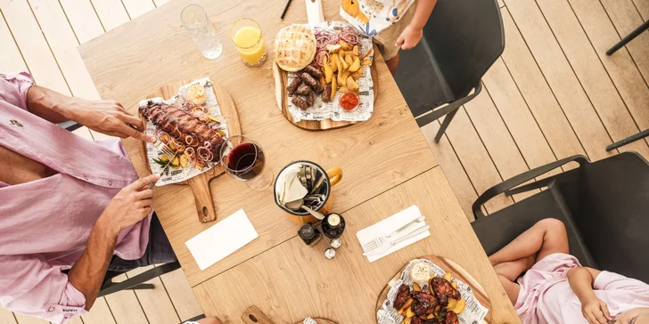 Resort v chorvátskom Zatone: mobilhome až pre 7 osôb, 400 m na pláž, bazény a zábava, možnosť polpenzie