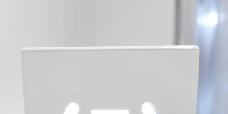 Omladenie bez skalpela: Tréning tvárových svalov a ošetrenie EMS prístrojom, aj permanentka