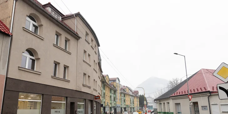 Omladenie bez skalpela: Tréning tvárových svalov a ošetrenie EMS prístrojom, aj permanentka