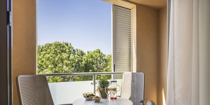 Rodinná dovolenka na Istrii: 4* apartmánový rezort priamo pri mori, raňajky aj polpenzia