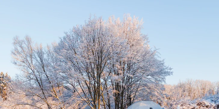 Glamping: vymakané iglu pri Prachovských skalách, relax vo wellness s možnosťou raňajkového koša