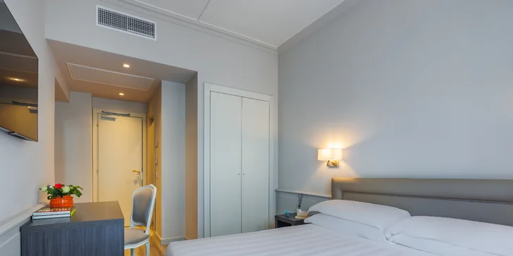 Rodinná dovolenka v Rimini: 4* hotel s raňajkami, bazénom a vírivkou, priamo pri pláži