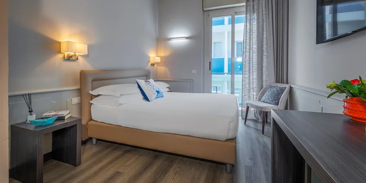 Rodinná dovolenka v Rimini: 4* hotel s raňajkami, bazénom a vírivkou, priamo pri pláži