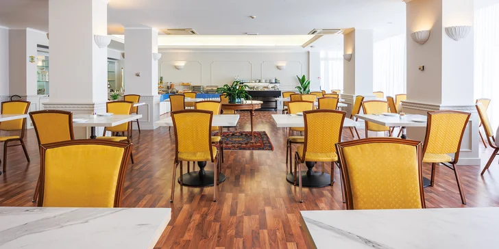 Rodinná dovolenka v Rimini: 4* hotel s raňajkami, bazénom a vírivkou, priamo pri pláži