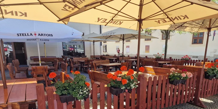 Pobyt v centre Chomutova: historický hotel s raňajkami alebo polpenziou