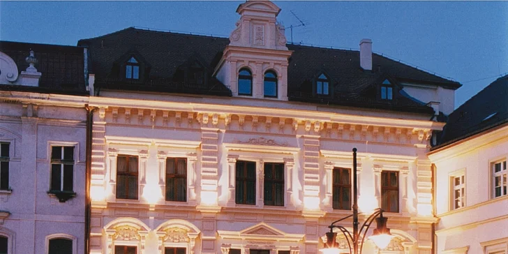 Pobyt v centre Chomutova: historický hotel s raňajkami alebo polpenziou