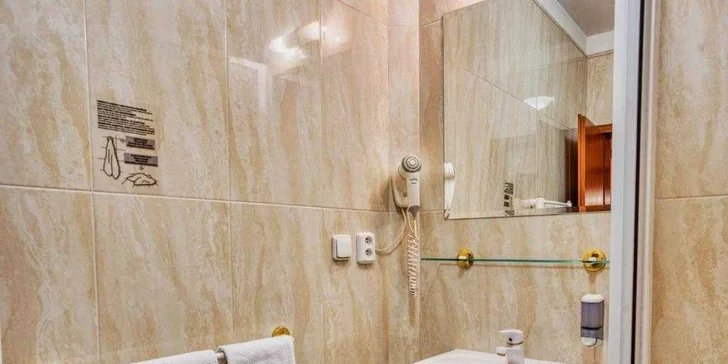 Pobyt v centre Chomutova: historický hotel s raňajkami alebo polpenziou