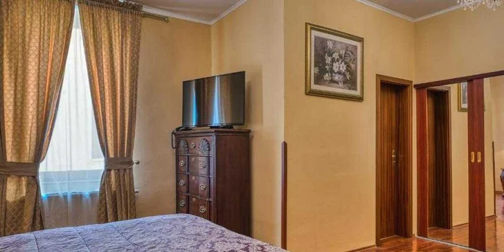 Pobyt v centre Chomutova: historický hotel s raňajkami alebo polpenziou