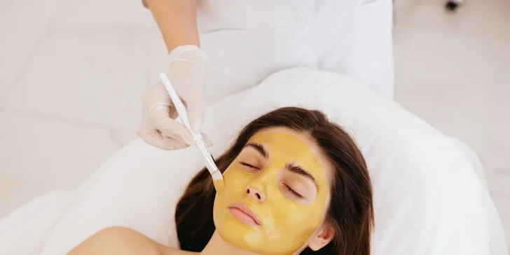 Uvoľnenie aj rozmaznávanie: maderoterapia šije, olejová relaxačná masáž aj maderoterapia tváre 24K zlatom