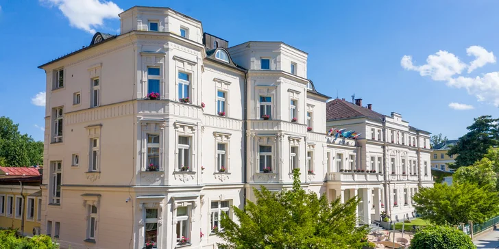 Pobyt vo Františkových Lázňach: raňajky alebo plná penzia, bazén aj procedúry