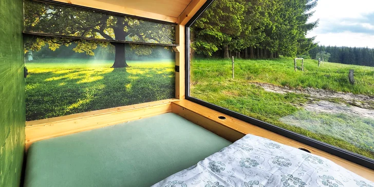 Skryte sa pred ruchom miest: krásny tiny house na samote neďaleko Lipna