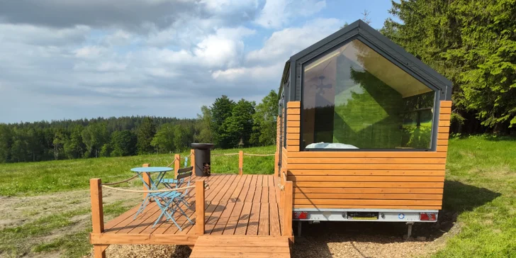 Skryte sa pred ruchom miest: krásny tiny house na samote neďaleko Lipna