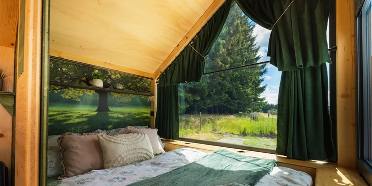 Skryte sa pred ruchom miest: krásny tiny house na samote neďaleko Lipna