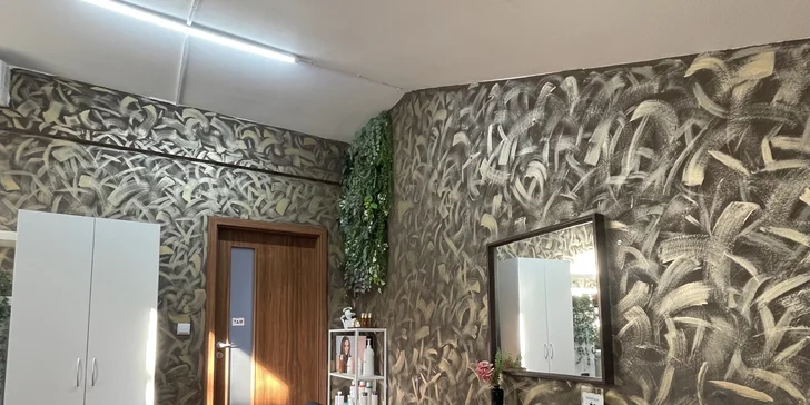 Rekonštrukčná vlasová kúra alebo brazílsky keratín pre dokonale rovné vlasy