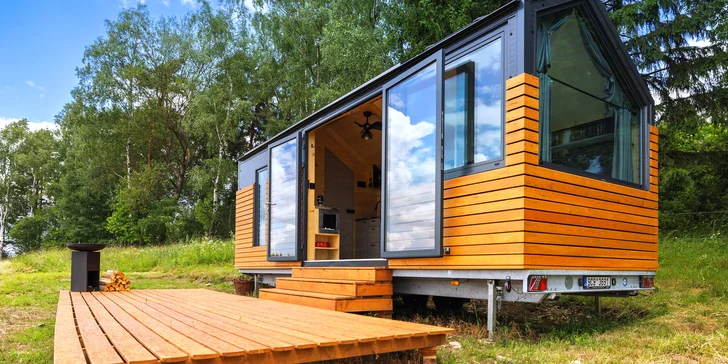 Tiny house Honzík: plne vybavený domček pri lese s terasou a výhľadom na pastviny