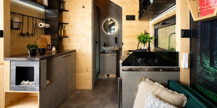 Tiny house Honzík: plne vybavený domček pri lese s terasou a výhľadom na pastviny