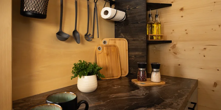 Tiny house Honzík: plne vybavený domček pri lese s terasou a výhľadom na pastviny