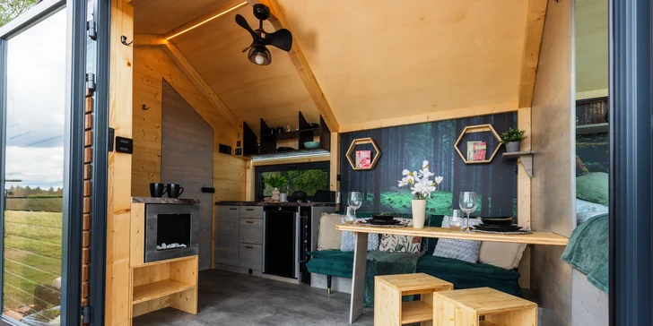 Tiny house Honzík: plne vybavený domček pri lese s terasou a výhľadom na pastviny