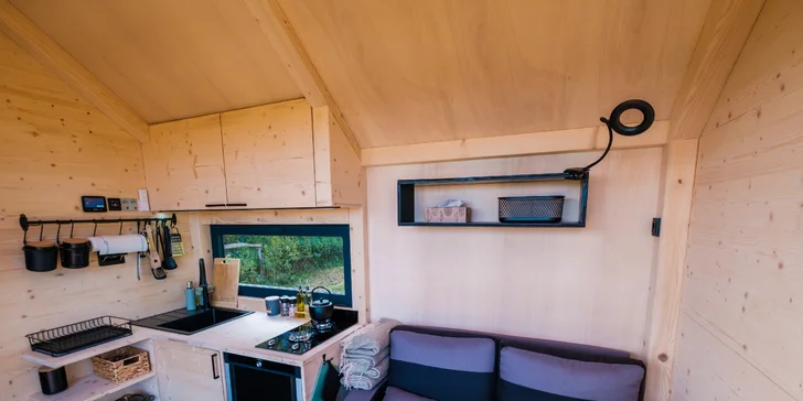 Glamping blízko Lipna: tiny house až pre 4 os. s vonkajšou saunou, ochladzovacou kadiou a grilom