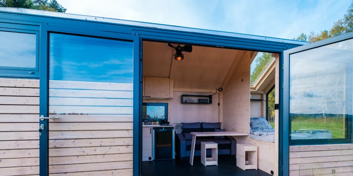 Glamping blízko Lipna: tiny house až pre 4 os. s vonkajšou saunou, ochladzovacou kadiou a grilom