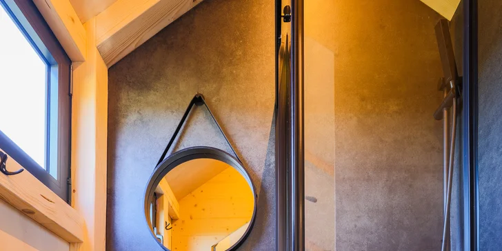Glamping blízko Lipna: tiny house až pre 4 os. s vonkajšou saunou, ochladzovacou kadiou a grilom