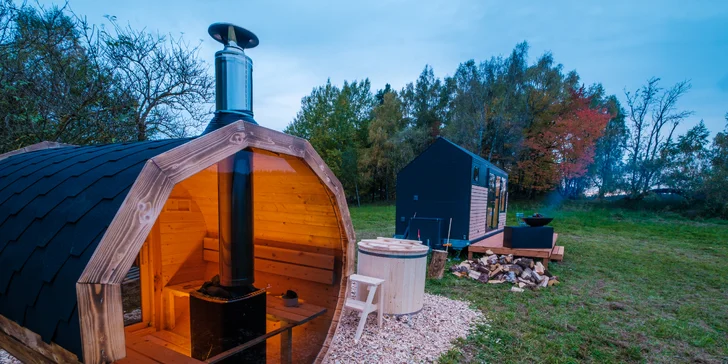 Glamping blízko Lipna: tiny house až pre 4 os. s vonkajšou saunou, ochladzovacou kadiou a grilom
