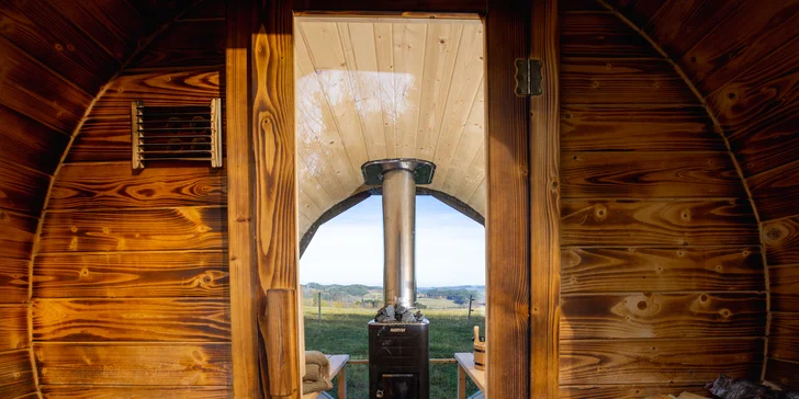 Glamping blízko Lipna: tiny house až pre 4 os. s vonkajšou saunou, ochladzovacou kadiou a grilom
