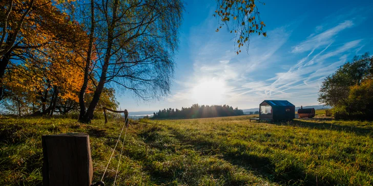 Glamping blízko Lipna: tiny house až pre 4 os. s vonkajšou saunou, ochladzovacou kadiou a grilom
