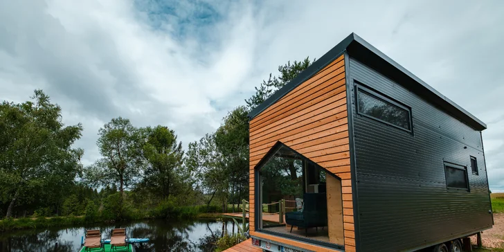 Tiny House Česílko: skvelá poloha blízko Lipna, vlastná sauna aj terasa s výhľadom