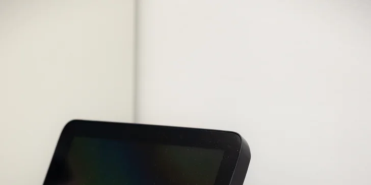 Účinná laserová liečba akné studenou plazmou