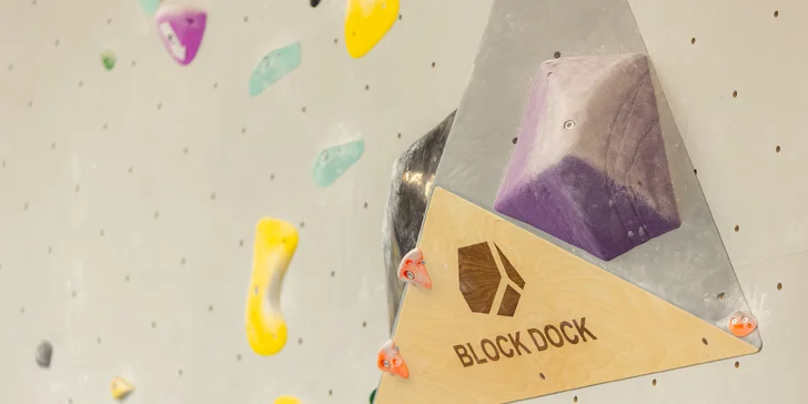Lezenie na boulderovej stene Block Dock Petržalka: neobmedzený vstup alebo kurz s inštruktorom