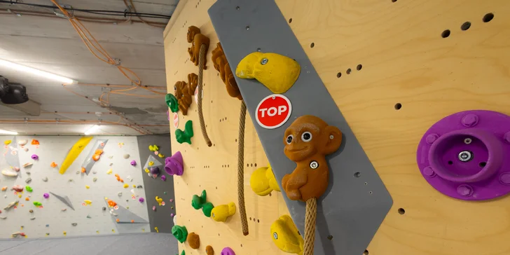 Lezenie na boulderovej stene Block Dock Petržalka: neobmedzený vstup alebo kurz s inštruktorom