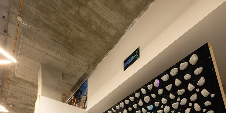 Lezenie na boulderovej stene Block Dock Petržalka: neobmedzený vstup alebo kurz s inštruktorom