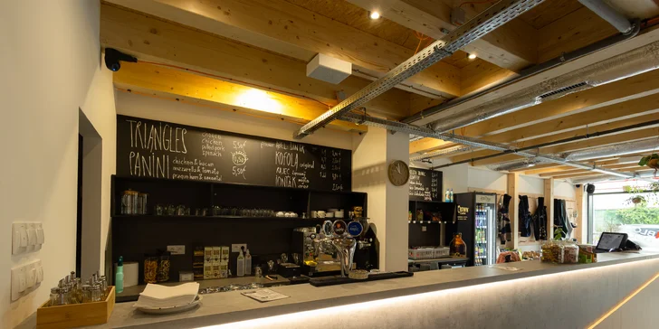 Lezenie na boulderovej stene Block Dock Petržalka: neobmedzený vstup alebo kurz s inštruktorom