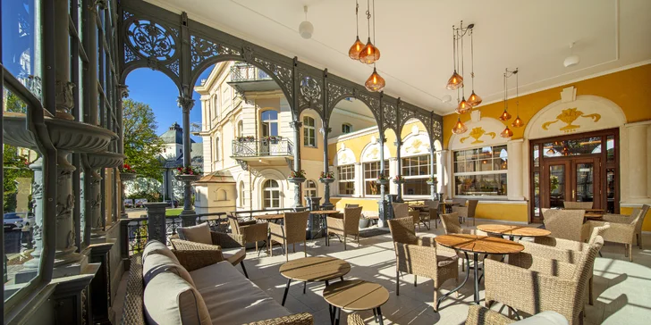 Zrekonštruovaný hotel v centre Františkových Lázní: raňajky alebo plná penzia, bazén aj procedúry