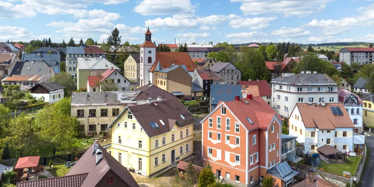 Krušné hory aj s jedlom: vybavený apartmán alebo chalupa až pre 14 osôb