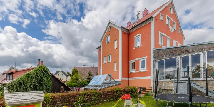 Krušné hory aj s jedlom: vybavený apartmán alebo chalupa až pre 14 osôb