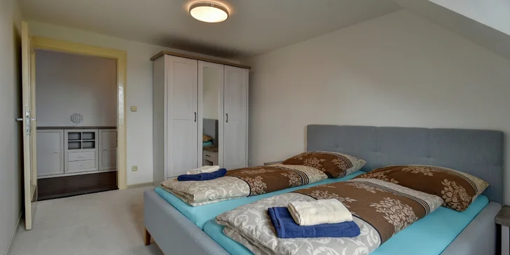 Krušné hory aj s jedlom: vybavený apartmán alebo chalupa až pre 14 osôb