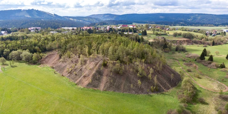 Krušné hory aj s jedlom: vybavený apartmán alebo chalupa až pre 14 osôb
