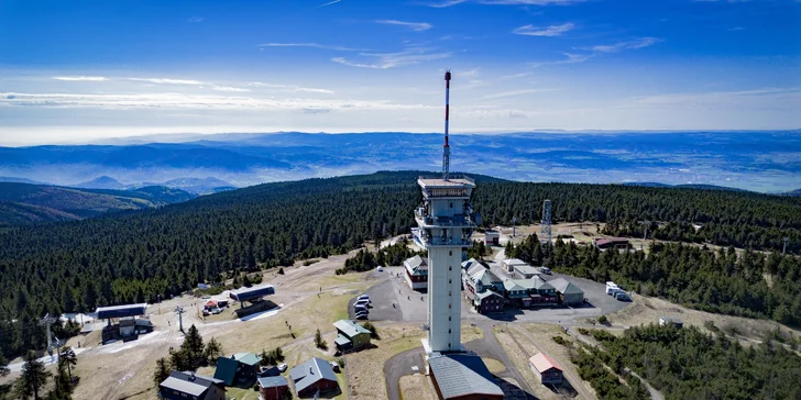 Krušné hory aj s jedlom: vybavený apartmán alebo chalupa až pre 14 osôb