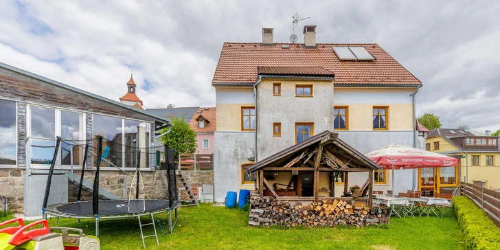 Krušné hory aj s jedlom: vybavený apartmán alebo chalupa až pre 14 osôb