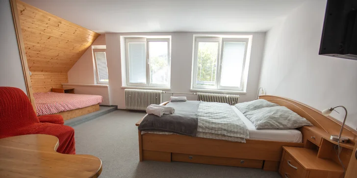 Pobyt v Lipovej-Lázňach: raňajky alebo polpenzia, trekingové palice a pivo Kanec