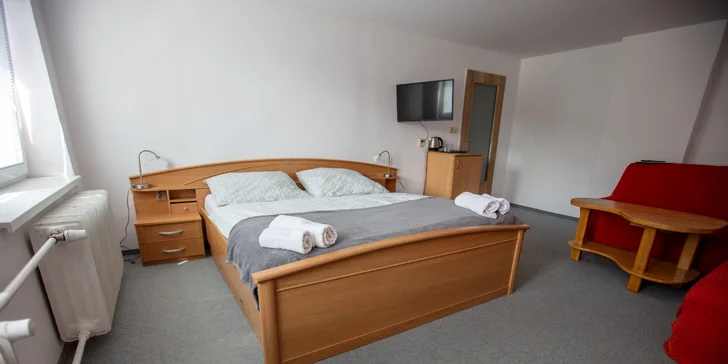 Pobyt v Lipovej-Lázňach: raňajky alebo polpenzia, trekingové palice a pivo Kanec