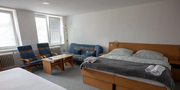 Pobyt v Lipovej-Lázňach: raňajky alebo polpenzia, trekingové palice a pivo Kanec