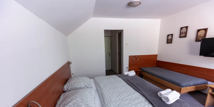 Pobyt v Lipovej-Lázňach: raňajky alebo polpenzia, trekingové palice a pivo Kanec