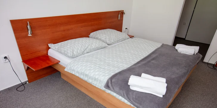 Pobyt v Lipovej-Lázňach: raňajky alebo polpenzia, trekingové palice a pivo Kanec